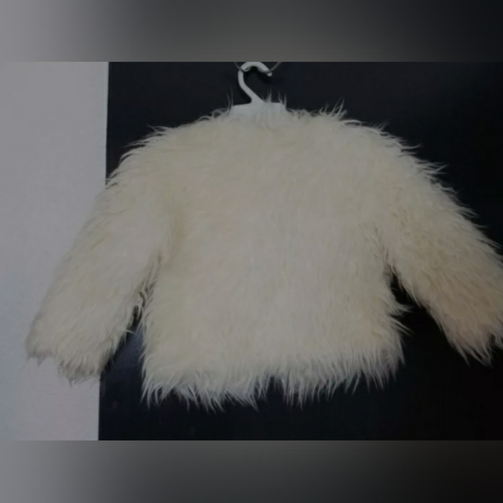 Cat And Jack IVORY FAUX fur Coat Jacket Girl 4 / 5 - Picture 3 of 4